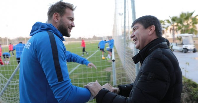 TÜREL FUTBOLCULARI  KUTLADI ‘DEVAM’ DEDİ