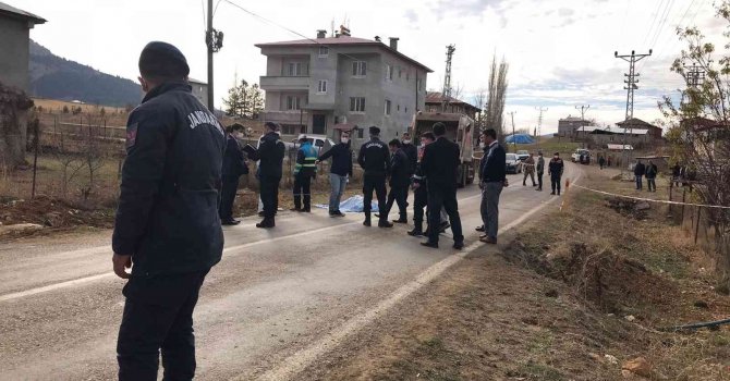 Çöp kamyonunun altında kalan temizlik işçisi hayatını kaybetti