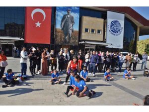 Savunma gösterisiyle "Başak Cengiz cinayetine" dikkat çektiler