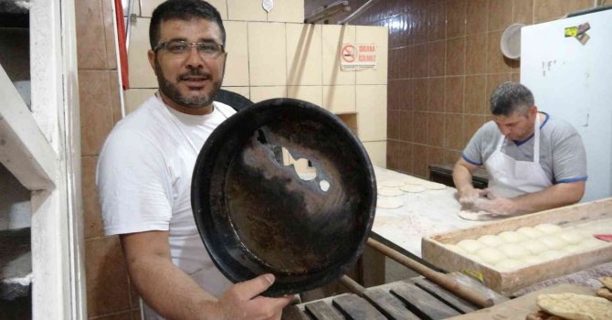 Yemek tavasını, fırın kapalı olunca enerji panosuna bıraktı, pano bomba gibi patladı