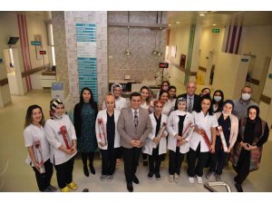 Tütüncü’den diş hekimlerine kırmızı karanfil