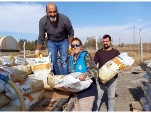 Akdeniz Belediyesine ilaç gibi destek: Sokaktaki canlar dostlara 2 ton mama