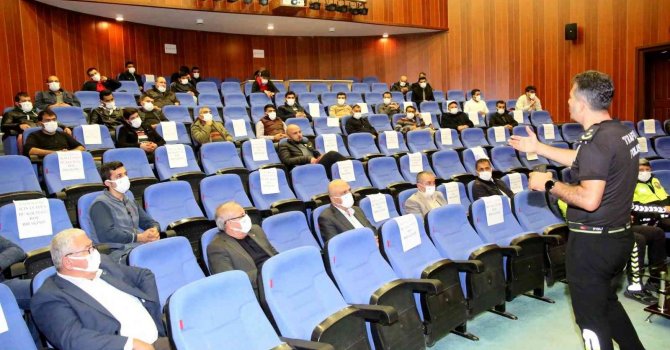 Kaza yapan sürücülere trafik eğitimi verildi