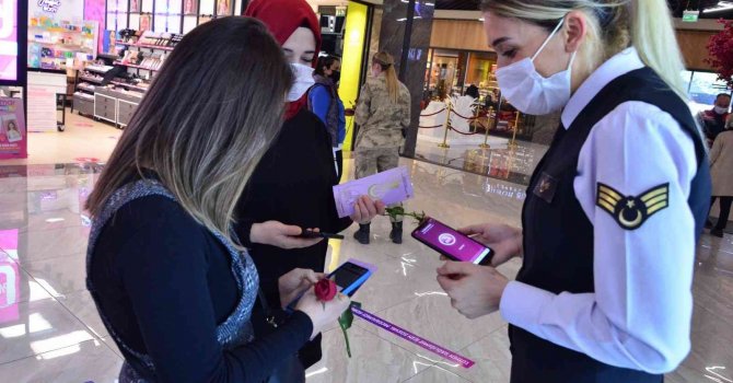 Jandarma kadınları bilgilendirdi