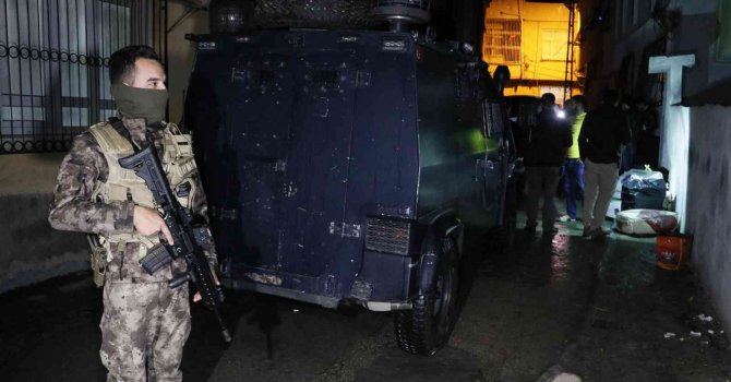 Ayrılan eşlerin aileleri arasında silahlı kavga: 3 yaralı