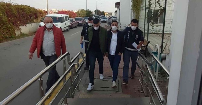 Kırmızı ışıkta cam silme kavgası: 3 yaralı