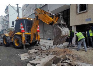 Akdeniz’de yol açma ve asfalt çalışmaları sürüyor
