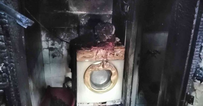 8 kişinin yaşadığı tek katlı ev alevlere teslim oldu