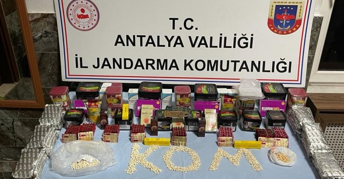 Antalya’da jandarmadan uyuşturucu ve kaçak tütün operasyonu