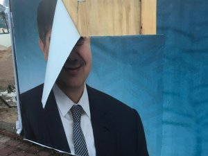 Başkan Türel'in afişlerine çirkin saldırı
