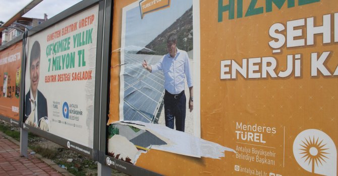 Başkan Türel'in afişlerine çirkin saldırı
