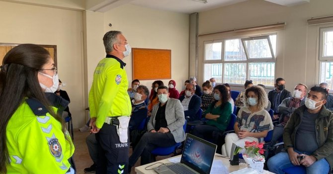 Trafik polisleri sosyal hizmet personeline eğitim verdi