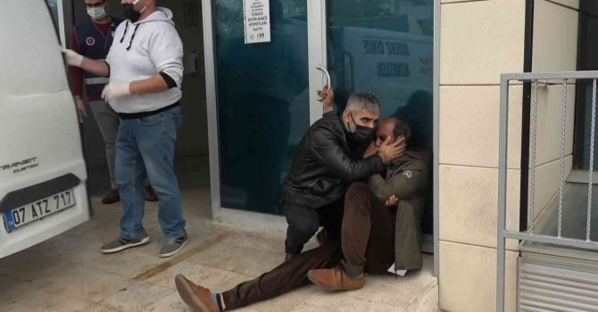 Kazada ölen kardeşinin tabutunu görünce gözyaşlarıyla yere yığıldı