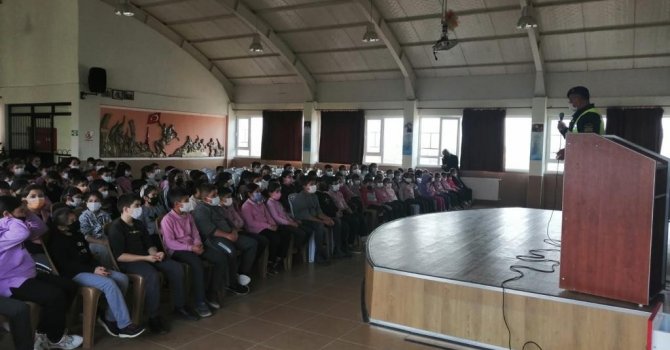 Jandarma’dan öğrencilere trafik semineri