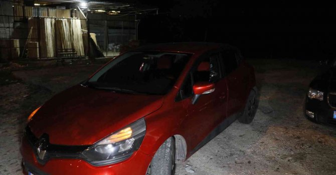 Adana’da seyir halindeki otomobile çapraz ateş açıldı: 1 ölü, 1 yaralı