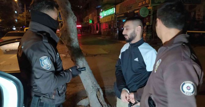 Çantasından hassas terazi ve satışa hazır halde uyuşturucu çıktı, bekçilere “Senin o zaman” diyerek kendini savundu