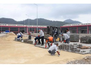 Kemer Yeni Sanayi Sitesi’nde yağmur suyu çalışması