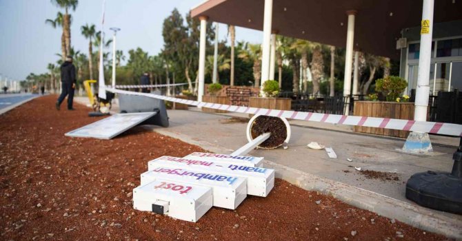 Mersin’de sahildeki kafelere saldırı