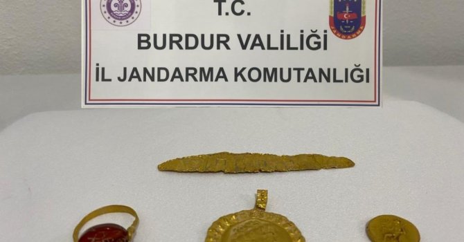 Tarihi eserleri satmak isterlerken yakalandılar