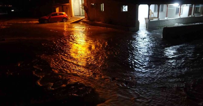Hatay’da fırtına nedeniyle deniz taştı