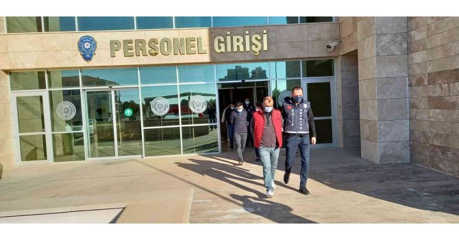 İnternet siteleri üzerinden 51 kişiyi 257 bin TL dolandırdılar