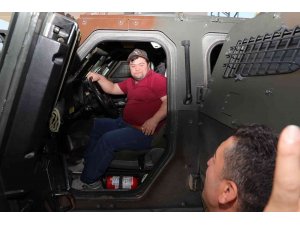 Engelli çocuklar özel harekat polisleriyle bir araya geldi