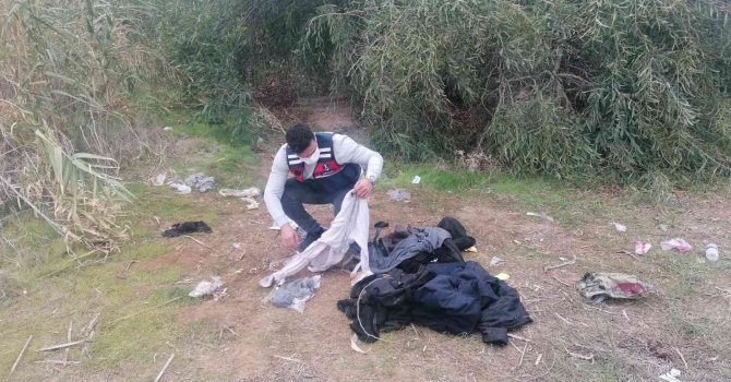 Yurt dışına kaçmak isteyen mültecilere, can yeleği yerine otomobil ve motosiklet iç lastiği vermişler