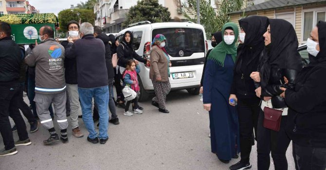 Salıncaktan düşerek ölen lise öğrencisi gözyaşları içinde toprağa verildi
