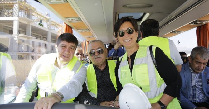 Türel gazetecilerle raylı sistem şantiyesini gezdi