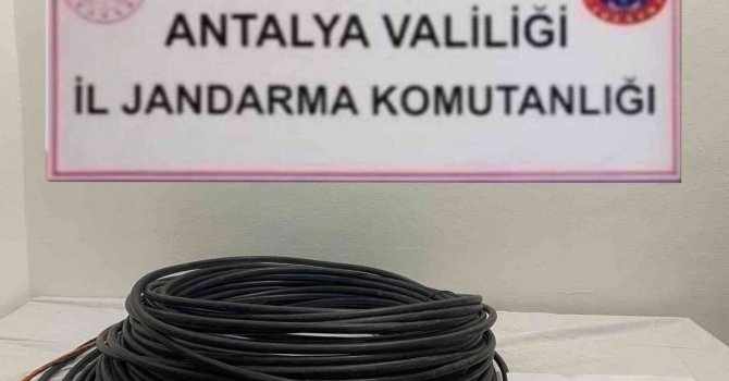 Çalıştığı iş yerinden 500 metre elektrik kablosu çaldı