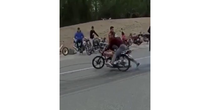 Motosiklet kazası kameralara yansıdı