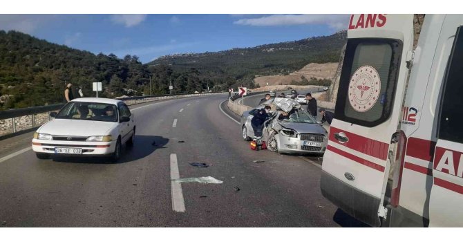 Otomobil tıra arkadan çarptı:1 Ölü