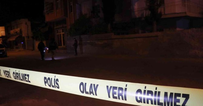 Mahalleli ve uyuşturucu satıcıları arasında kavga: 3 yaralı
