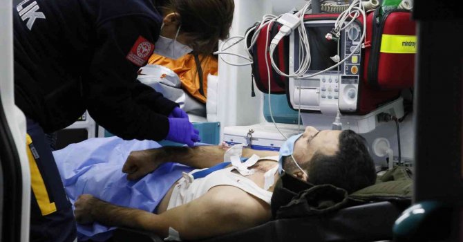 Adana’da sevgililer evde birbirini bıçakladı