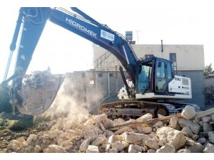 Akdeniz Belediyesi metruk binaların yıkımına devam ediyor