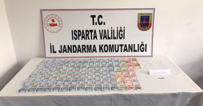 Isparta’da çaldıkları paralar ile yakalanan 3 kişi tutuklandı