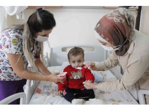 Velid bebeğe midesinden yemek borusu yapıldı