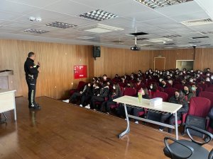 Trafik polislerinden öğrenci ve öğretmenlere eğitim