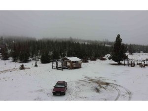 Mersin’e mevsimin ilk karı lapa lapa yağdı