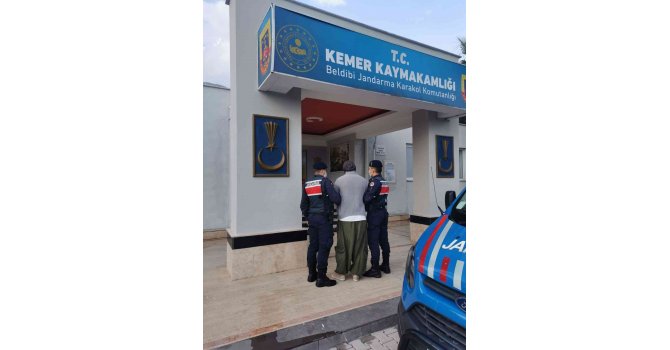 Kemer’de 14 ayrı suçtan 4 yıl hapis cezası olan şahıs yakalandı