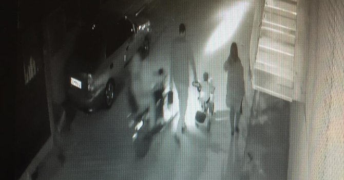 Kapkaç anı güvenlik kamerasında