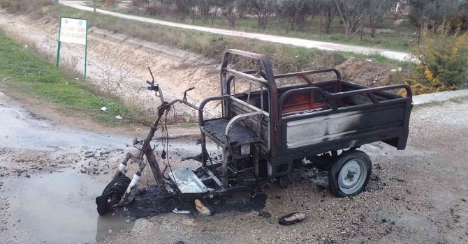 Engelli aracı alev alev yandı