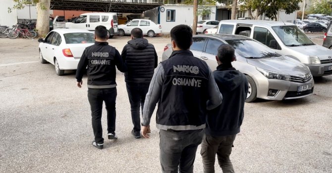 Uyuşturucu ve silah takasına polis baskını