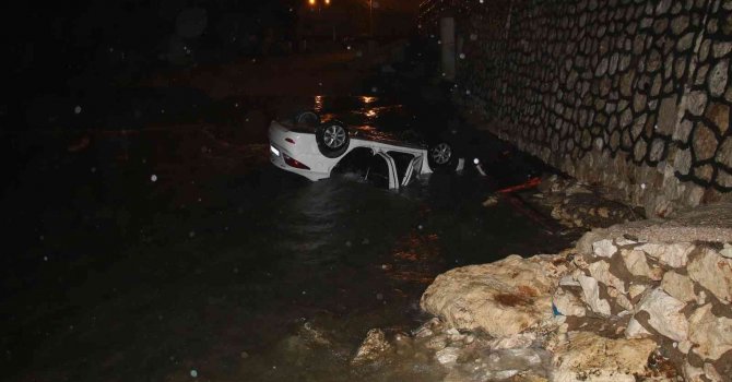 Mersin’de otomobil denize uçtu: 1 yaralı