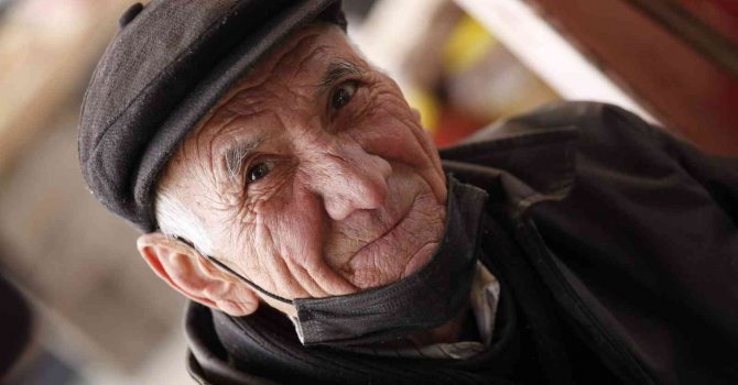 Yalnız yaşayan adam evinde ölü bulundu