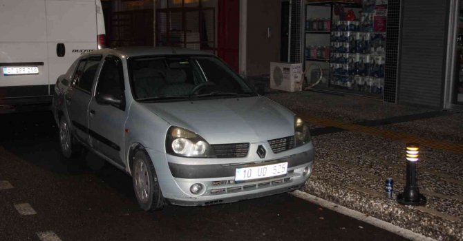 Vatandaşların yolunu kesip polise ihbar ettiği alkollü sürücü, savcı olduğunu iddia edip hakaret yağdırdı