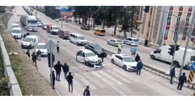 Isparta’da zincirleme kaza: 2 yaralı