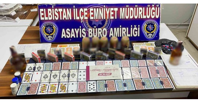 Elbistan’da kumar oynatılan derneklere eş zamanlı operasyon