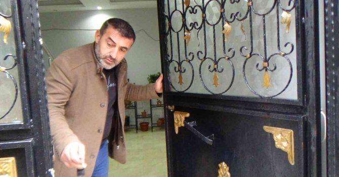 2 kadın girdikleri evin kasasından 4 bin dolar ve 250 gram altın çaldı