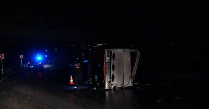 Mersin’de midibüs devrildi: 4 yaralı